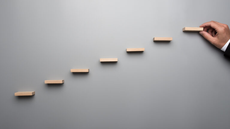 Blocos organizados como uma escada